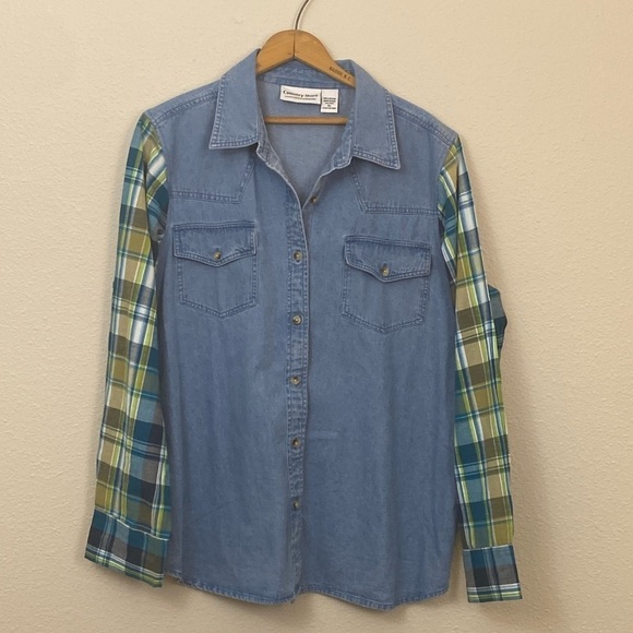 Country Store Tops - EUC Country Store Western Denim Button up shirt with Plaid arms size XL